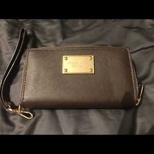 Michael Kors Saffiano Wristlet